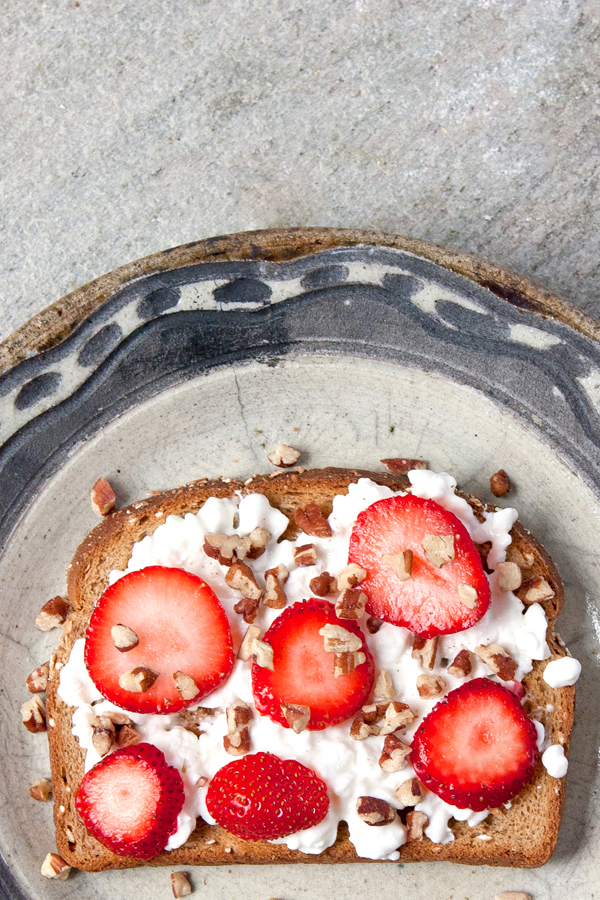 strawberry-walnut-toast