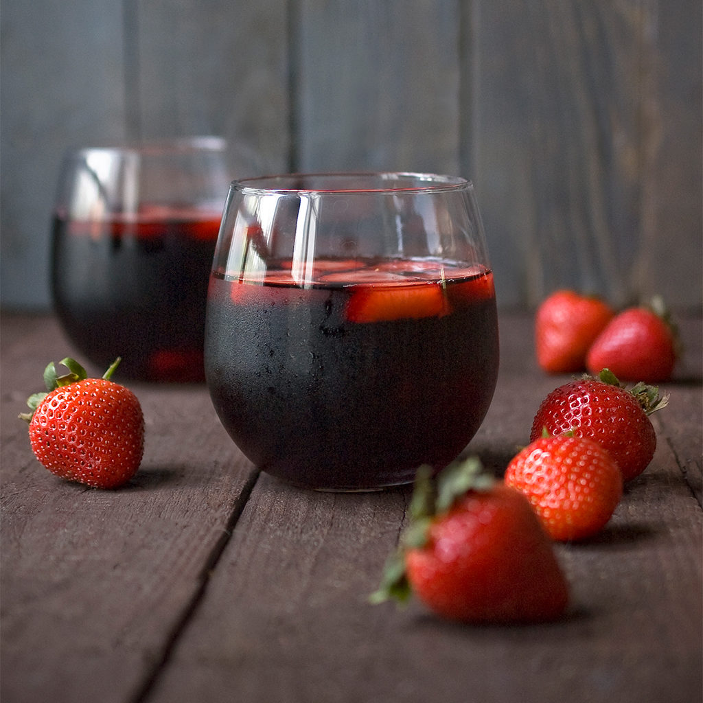 Skinny California Strawberry Sangria Recipe