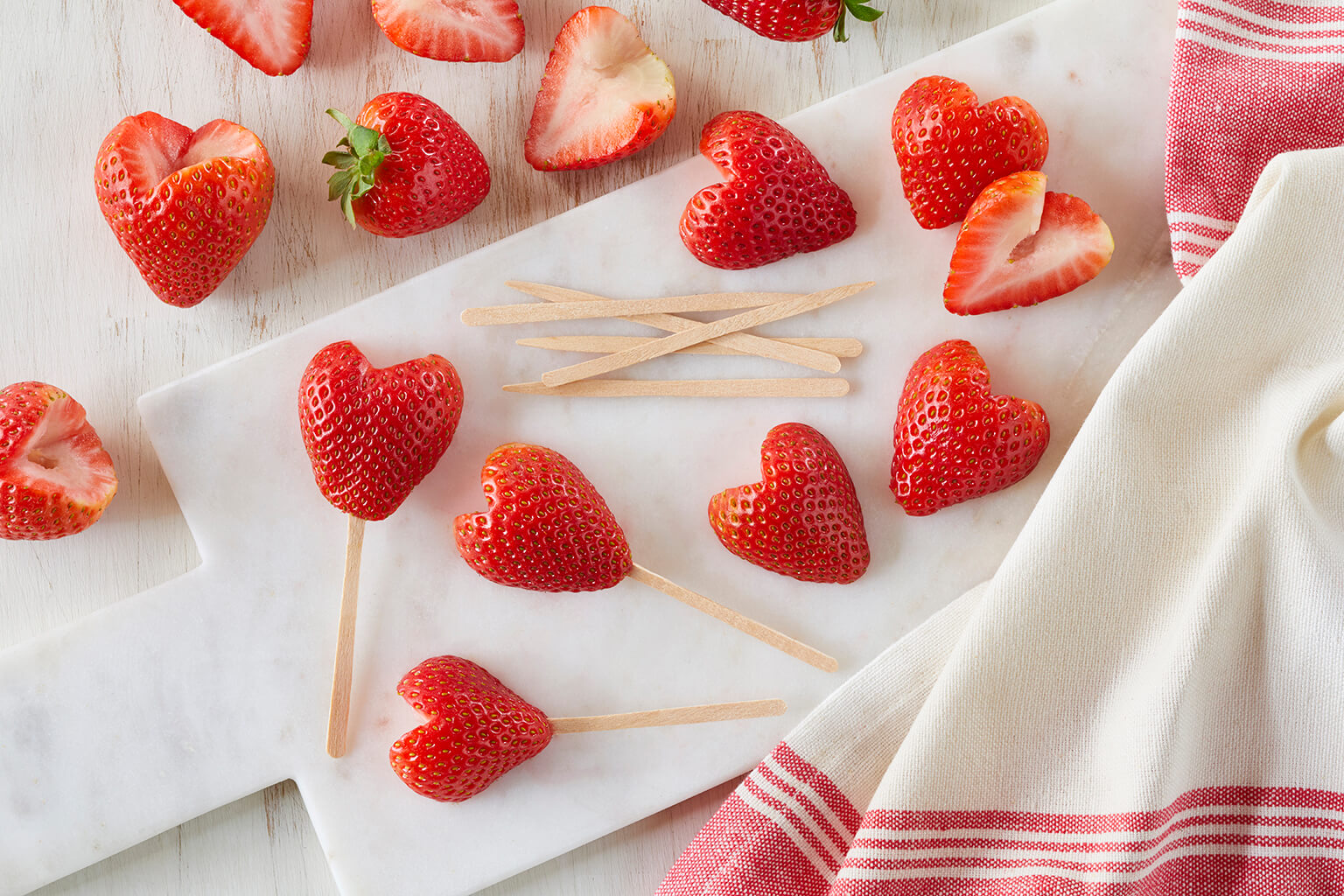 How to Make Chocolate Dipped Strawberry Hearts 1 1024 Vertical