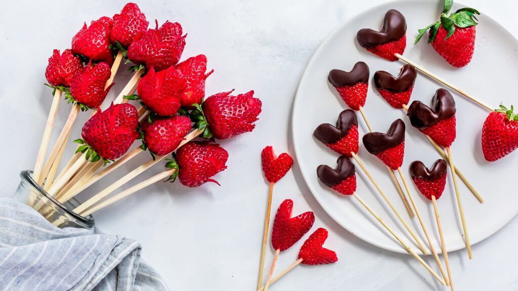 How to make strawberry hearts and roses
