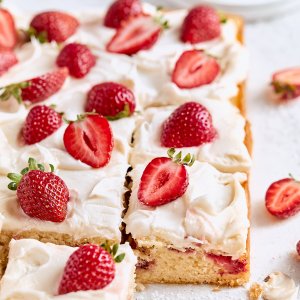 Fresh Strawberry Sheet Cake