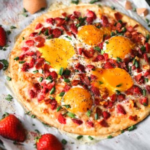 Strawberry Breakfast Pizza with Egg