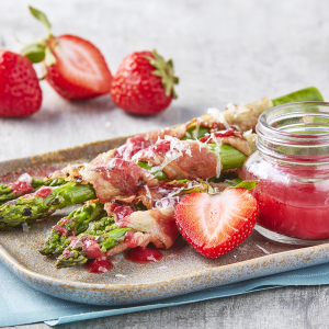Grilled Asparagus with Strawberry Sauce