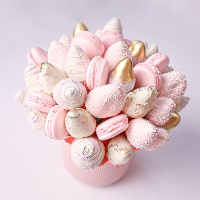 White Chocolate Covered Strawberries Arrangement