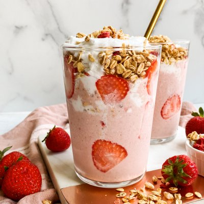 Strawberry Smoothie with Almond Milk