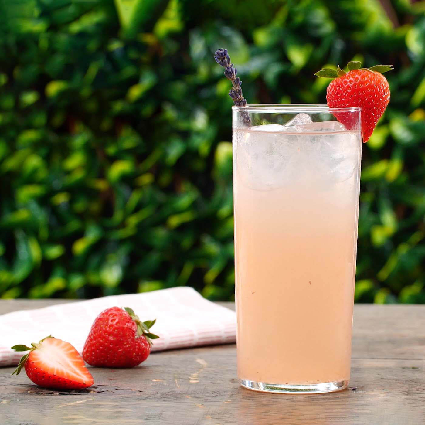 California Strawberry Wine Spritz California Strawberry Commission