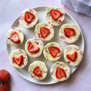 Easy Strawberry Cheesecake Bites
