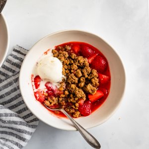 Stovetiop strawberry crisp