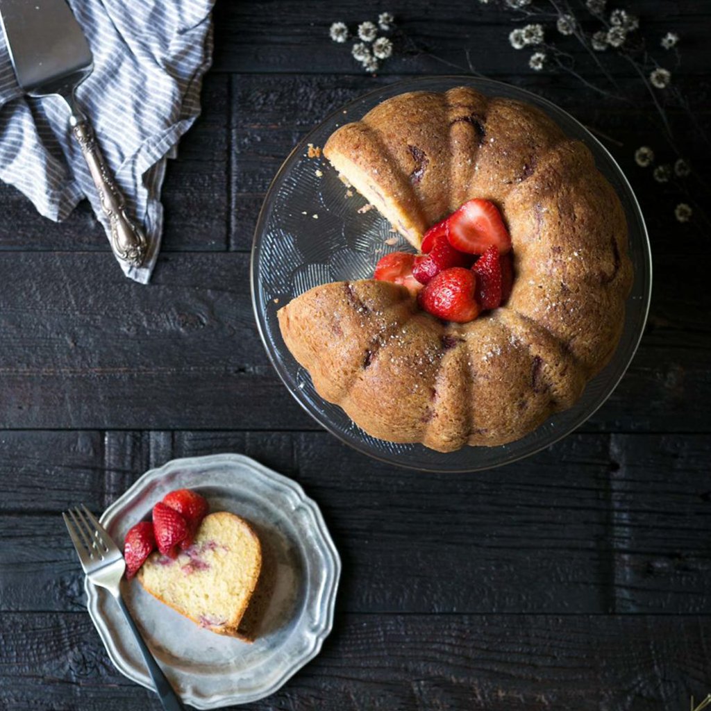 Strawberry-Bundt-Cake